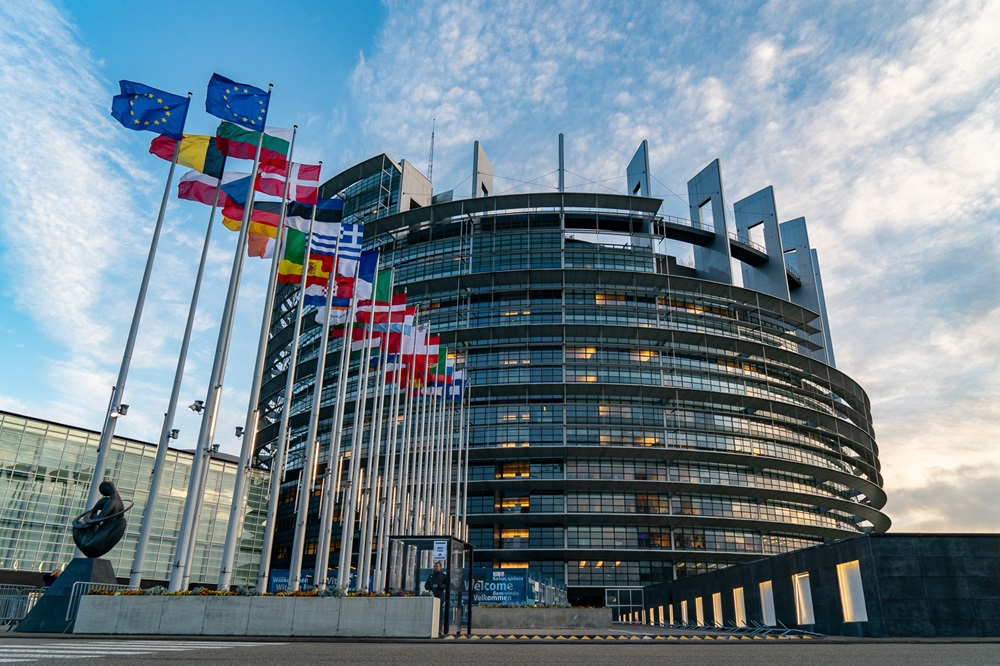 Evropský parlament schválil návrh klíčové legislativy směřující k dekarbonizaci evropského průmyslu