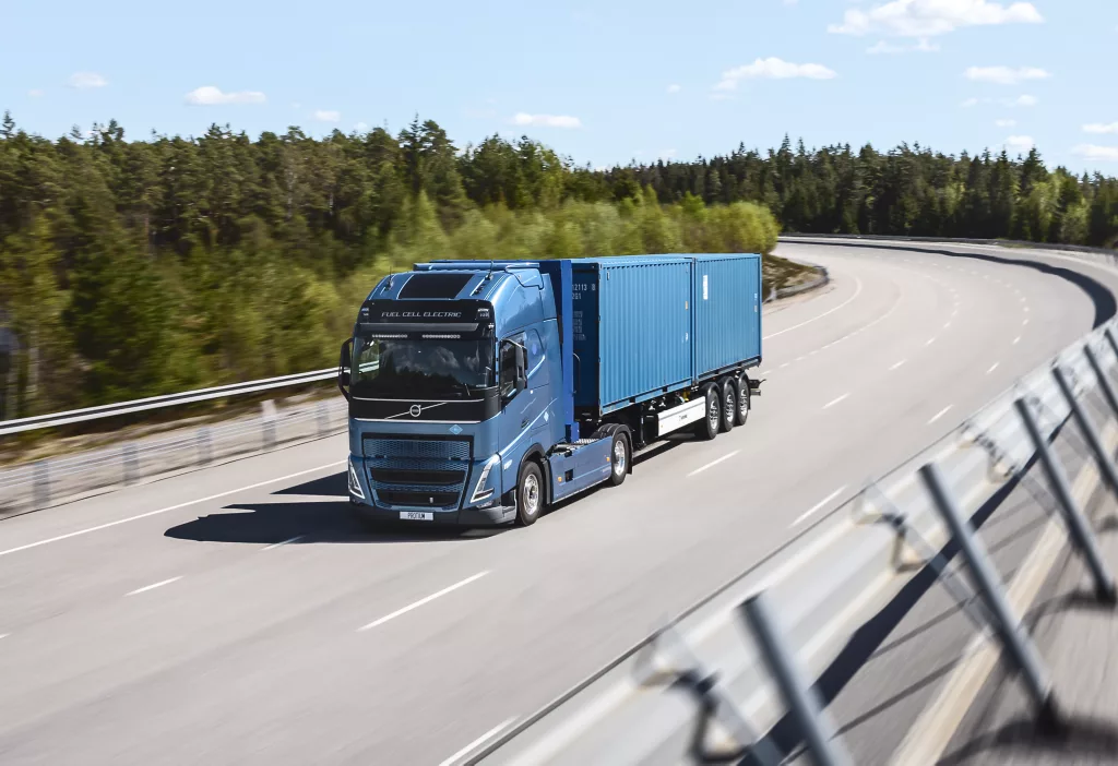 Společnost Volvo Trucks představila vodíkový kamion s dojezdem až 1000 km